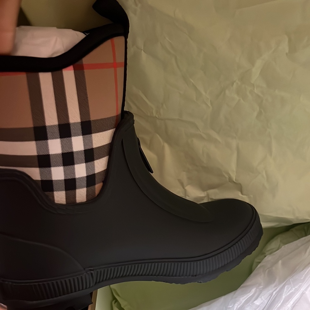 Burberry Mini Flinton Boots